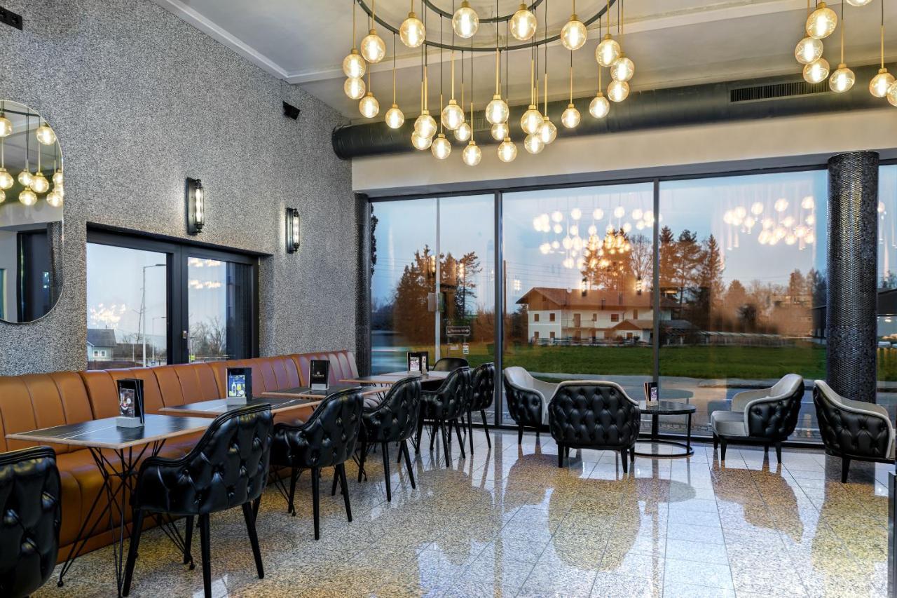 Parkhotel Braunau - 24 Stunden Self Check-In Браунау-ам-Інн Екстер'єр фото